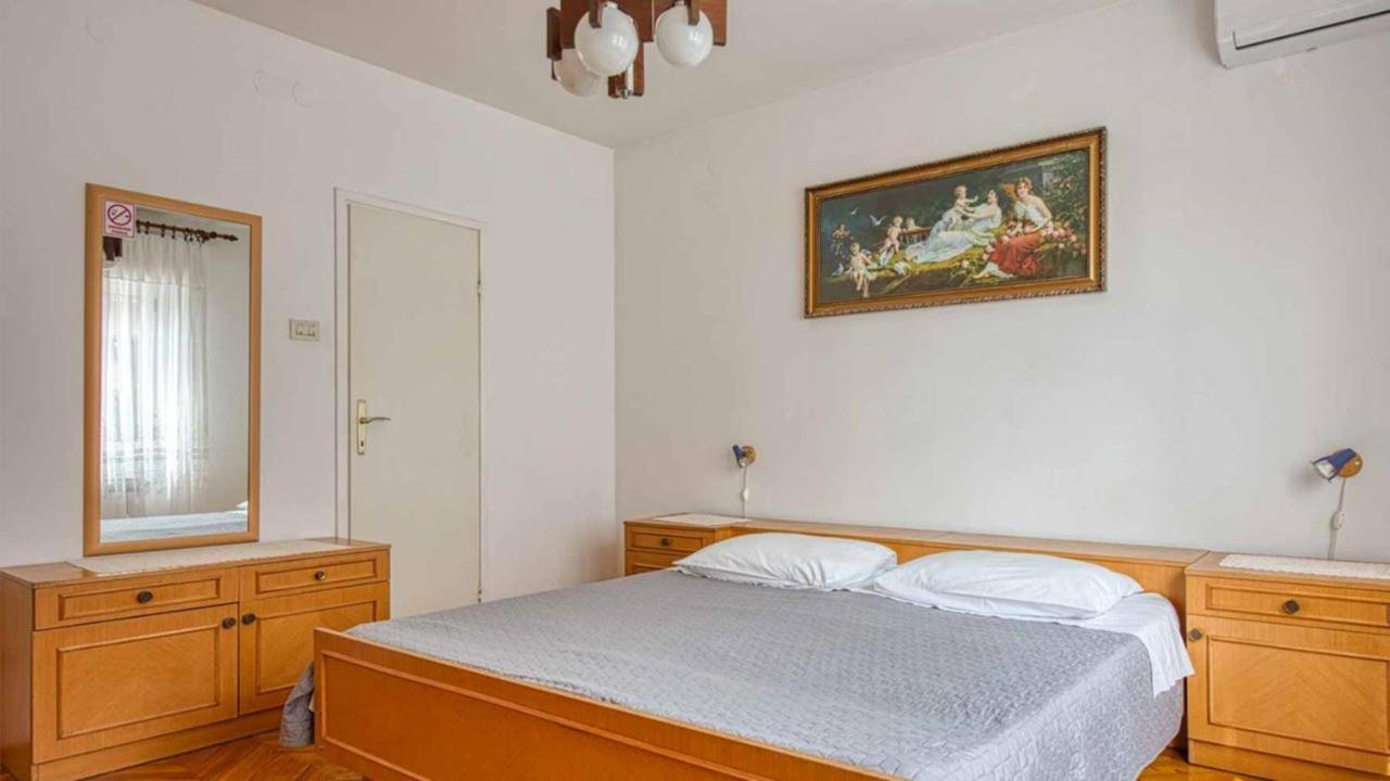 Room Mario 罗维尼 外观 照片